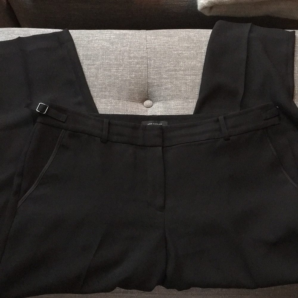 Ann Taylor ankle side tab dress pants. Size 14